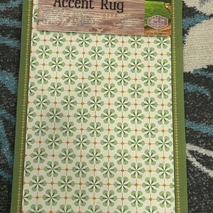 Green Clover Accent Rug